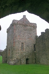 Picture of the tower at Skipness Castle