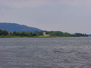 Picture of Loch Leven with the castle