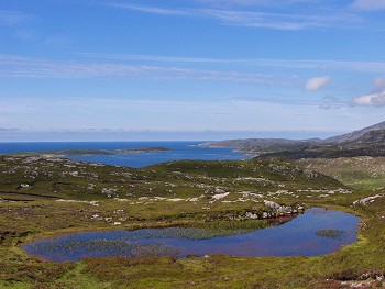 View along West Loch Tarbert near Amhuinnsuide Picture of the view along West Loch Tarbert